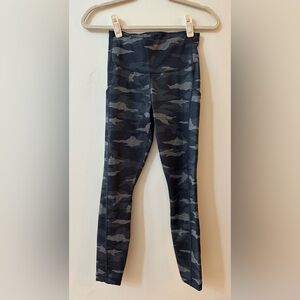 Athleta Ultimate 7/8 Camo Leggings Size XS